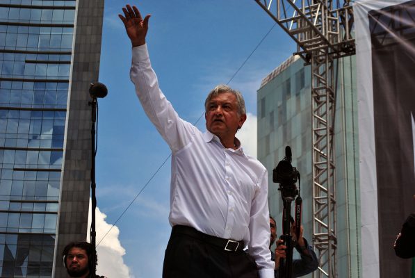 Andrés Manuel López Obrador, ya empieza a colocar como puntero para la presidencial según algunas encuestas. Foto/wikimedia.org