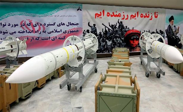 El ministerio de defensa de Irán exhibe misiles Sayyad-3 producidos en su país Foto/AFP