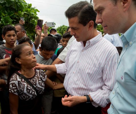 Enrique Peña Nieto pidió a la población afectada por el terremoto de 8.2 grados no permitir que nadie lucre con la tragedia.