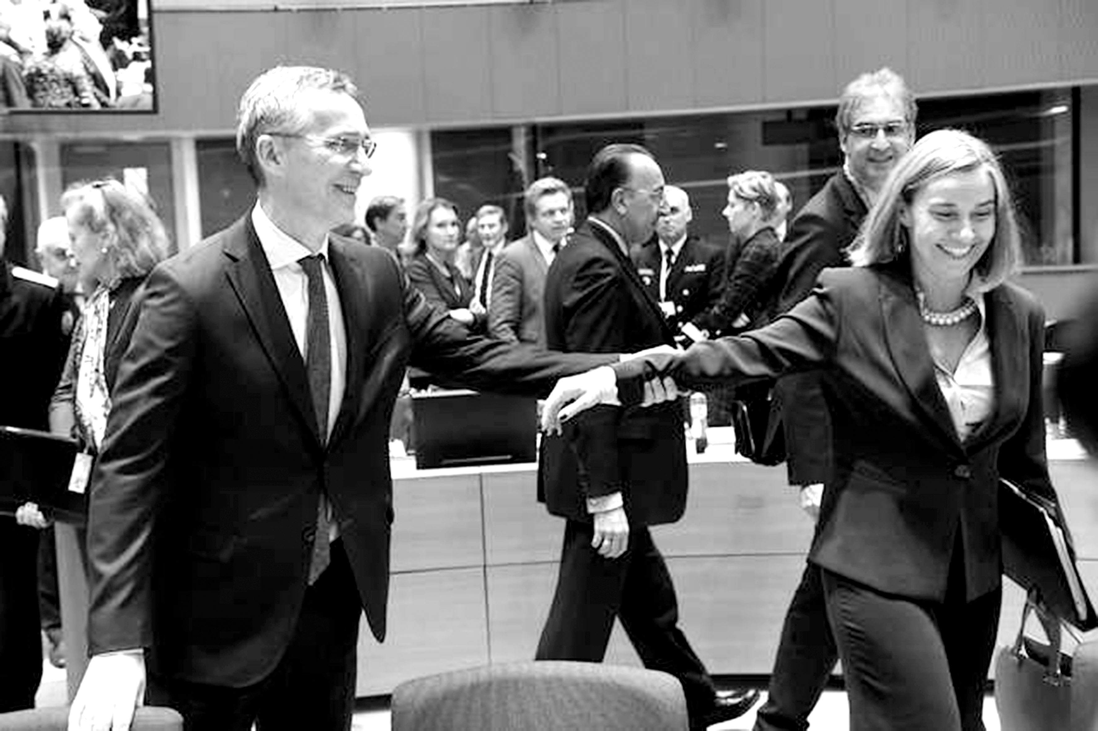 La responsable de la Política Exterior Común de la UE, Federica Mogherini, dijo que se trata de un "momento histórico en la defensa europea". Foto/Afp