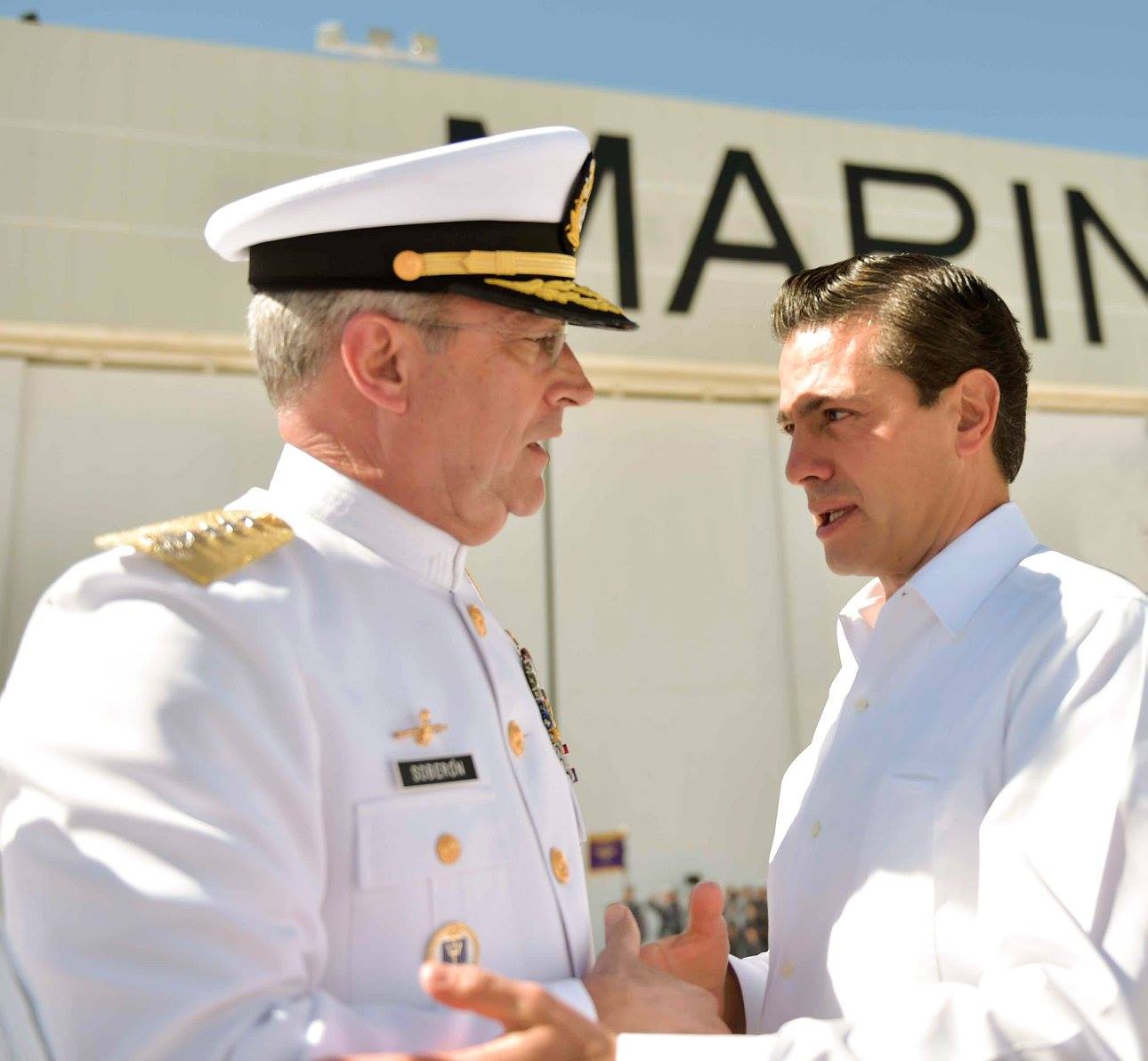 Almirante Soberón Cruz y Presidente Enrique Peña Nieto. Foto/ @EnriquePN.
