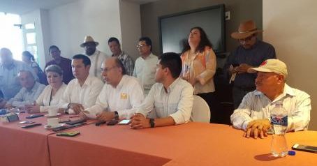 El PAN, PRD y Movimiento Ciudadano presentaron la coalición "Chiapas al Frente" con la que contenderán por la gubernatura del estado, cuyo candidato elegirán a través de encuestas.