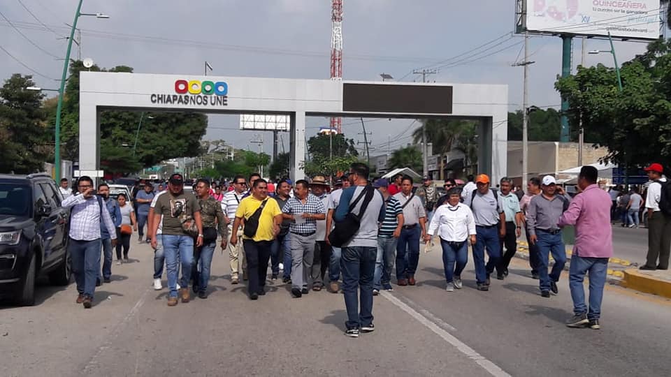 Maestros mantienen bloqueos carreteros en Chiapas expresochiapas