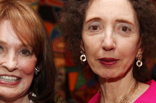 Gloria Vanderbilt (izq.) y Joyce Carol Oates asisten al Comité Literario del National Arts Club, en la ciudad de Nueva York, el 7 de abril de 2009. Foto/Afp