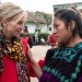 La directora del IDMC, Alexandra Bilak (izq.), conviviendo con personas de la comunidad de San Cristobal de las Casas, Chiapas. Imagen tomada de Twitter: @AlexandraBilak
