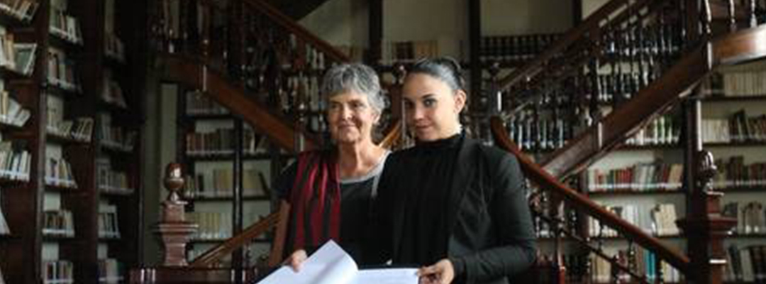 María Novaro y Giovana Jaspersen luego de firmar el documento, que incluye apoyos a la producción jalisciense. Foto Arturo Campos