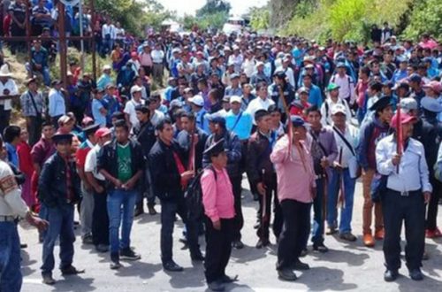 A raíz de un conflicto político, pobladores Oxchuc, Chiapas tomaron las oficinas del Ayuntamiento. Foto/La Jornada