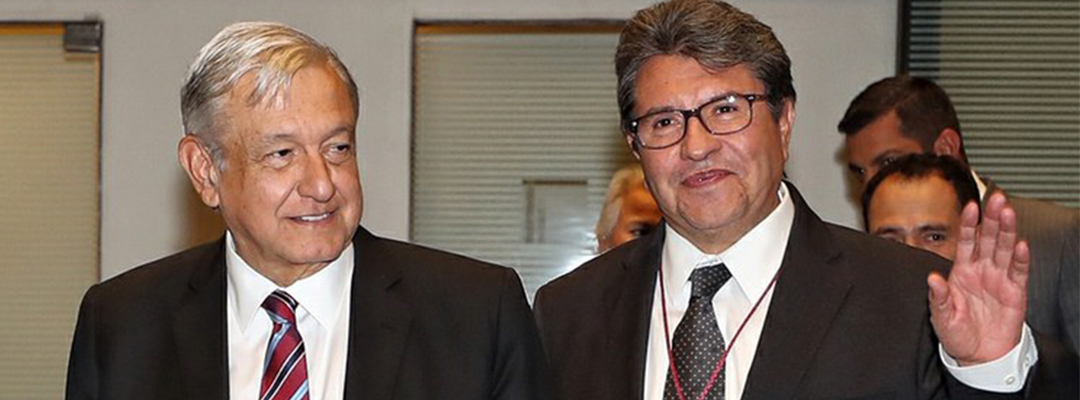 El presidente Andrés Manuel López Obrador y Ricardo Monreal, el 29 de agosto pasado en la plenaria de Morena en un hotel de la capital. Foto/Marco Peláez