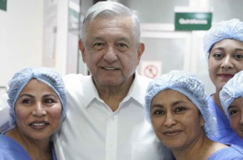 El presidente Andrés Manuel López Obrador en el hospital rural de Ixmiquilpan. Foto Presidencia
