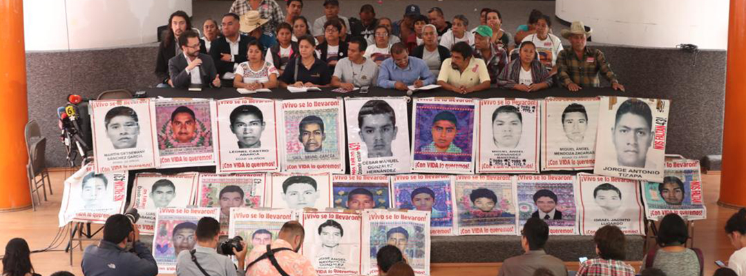 Conferencia de prensa de los padres de los estudiantes normalistas de Ayotzinapa en el centro PRODH. Foto/José Antonio López
