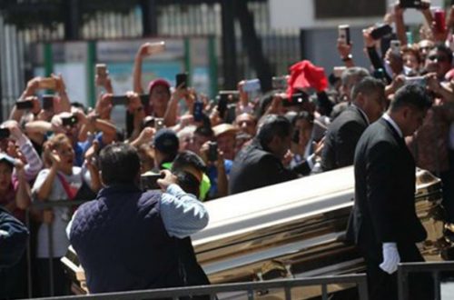 Llegada de la carroza fúnebre con las cenizas de José José a la Basílica de Guadalupe. Foto Yazmín Ortega Cortés