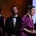 La actriz Geena Davis y la directora Lina Wertmuller recibieron el Óscar honorífico a la equidad de género. Foto/Afp