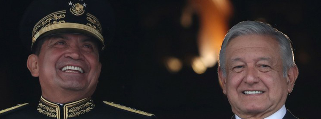 El Secretario de la Defensa Nacional, Luis Cresensio Sandoval y el presidente Andrés Manuel López Obrador, durante el desfile militar por el 109 aniversario de la Revolución Mexicana. Foto: José Antonio López