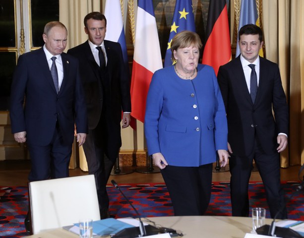 Los presidentes ruso, Vladimir Putin, y ucranio, Volodimir Zelenski, se encontraron en París, junto con el presidente francés Emmanuel Macron y la canciller alemana Angela Merkel. Foto Ap