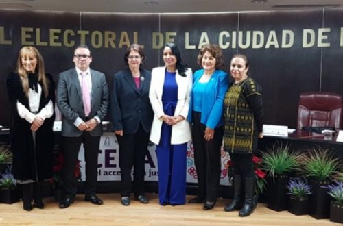 Magalys Arocha Domínguez (centr.) experta del Comité de la CEDAW, en el Tribunal Electoral de la Ciudad de México. Foto: Sonia Gerth/Cimac