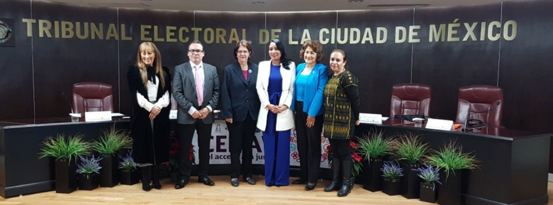Magalys Arocha Domínguez (centr.) experta del Comité de la CEDAW, en el Tribunal Electoral de la Ciudad de México. Foto: Sonia Gerth/Cimac
