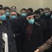 El primer ministro chino, Li Kequiang, visitó Wuhan, el epicentro de la epidemia de coronavirus, este lunes. Foto Ap