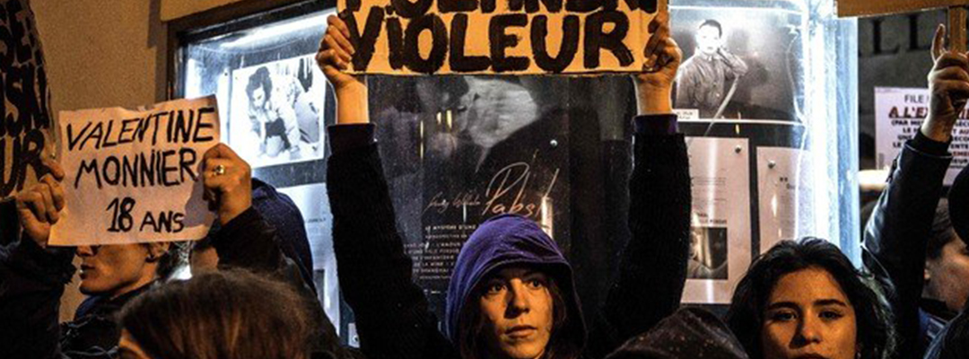 Asociaciones feministas protestaron por las nominaciones a los premios César del director Roman Polanski. Critican se siga reconociendo a un director acusado de violación. Foto Afp