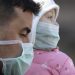 Italia, donde van seis muertos por coronavirus, instaló ayer un cordón sanitario en 10 ciudades para contener los contagios. La imagen, en la Plaza del Duomo, en Milán. Foto Afp