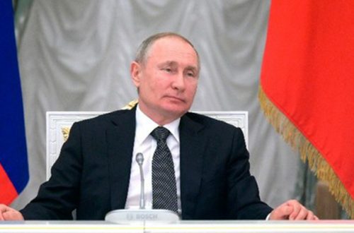 Vladimir Putin quiere quedarse en el poder por lo menos hasta 2024. Foto Ap