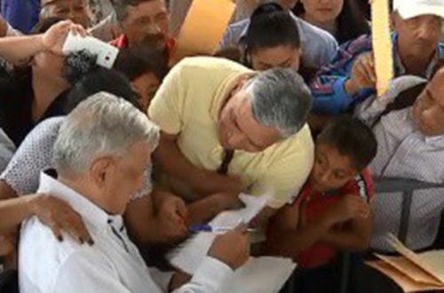 El presidente López Obrador al inicio de su encuentro con el pueblo chontal de la comunidad Tamulté de las Sabanas. Imagen tomada de la transmisión en vivo