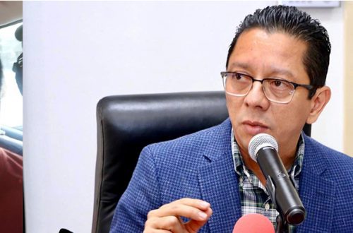 El fiscal general Jorge Luis Llaven Abarca informa a la sociedad chiapaneca de la detención de Jenrry Alonso “N” por el presunto delito de secuestro en el municipio de Copainalá. Jenrry Alonso “N” fue ubicado y detenido en el estado de Tabasco por la Fiscalía Antisecuestro de Chiapas.