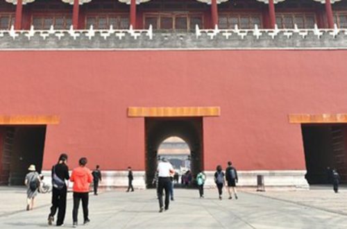 El Museo del Palacio de China, también conocido como la Ciudad Prohibida, reabrió parcialmente este viernes. Foto Xinhua