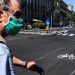 Europa, con Italia a la cabeza, sigue levantando parte de las restricciones contra el coronavirus. La imagen, en Milán. Foto Afp