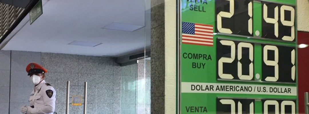 El peso mexicano inició la semana con una recuperación frente al dólar. Foto Guillermo Sologuren