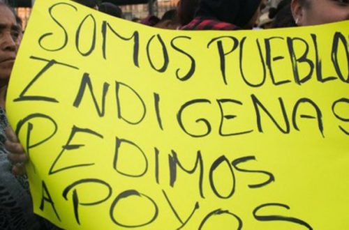 En imagen del 8 abril pasado, una protesta indígena para pedir apoyos por la crisis del coronavirus, frente a Palacio Nacional. Foto Cuartoscuro