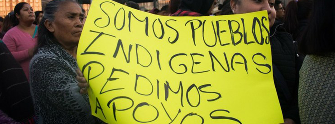 En imagen del 8 abril pasado, una protesta indígena para pedir apoyos por la crisis del coronavirus, frente a Palacio Nacional. Foto Cuartoscuro