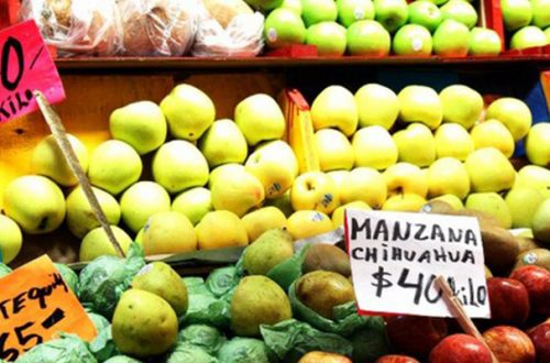 De acuerdo con la Alianza Nacional de Pequeños Comerciantes, el precio del jitomate ha subido 45.45 por ciento. Foto Cristina Rodríguez / Archivo