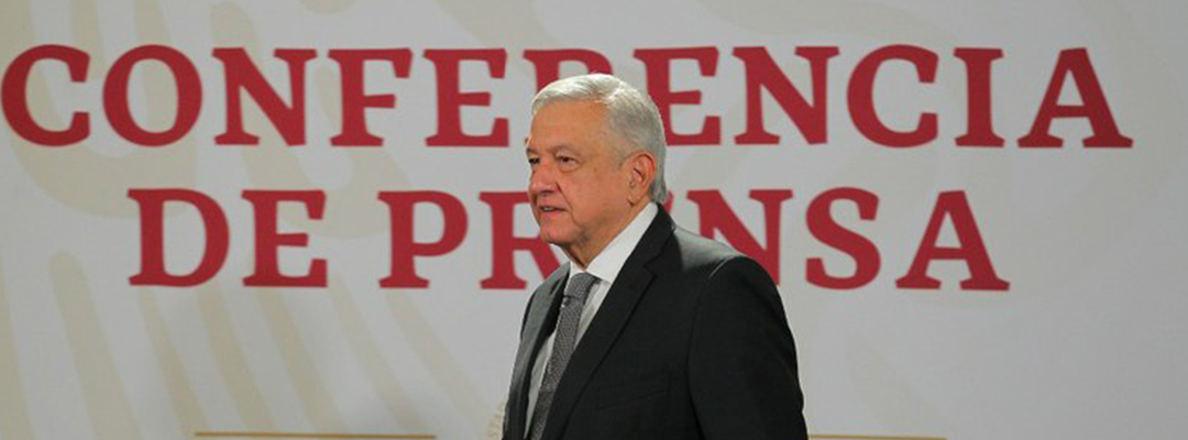 El presidente López Obrador, momentos antes de iniciar su conferencia de este jueves. Foto Notimex