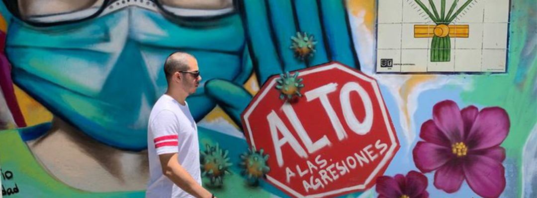 Artistas urbanos se solidarizan con doctores y enfermeras agredidos por atender Covid-19, la imagen en la alcaldía Álvaro Obregón. Foto: Alfredo Domínguez