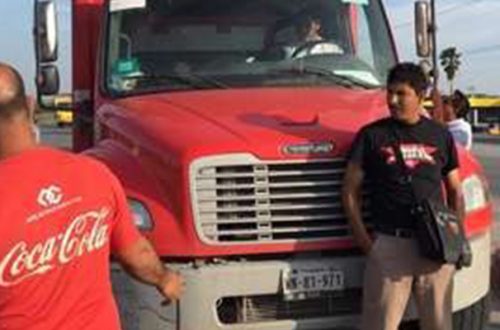 Trajadores de la planta Coca Cola en Reynosa, Tamaulipas. Foto Julia Le Duc