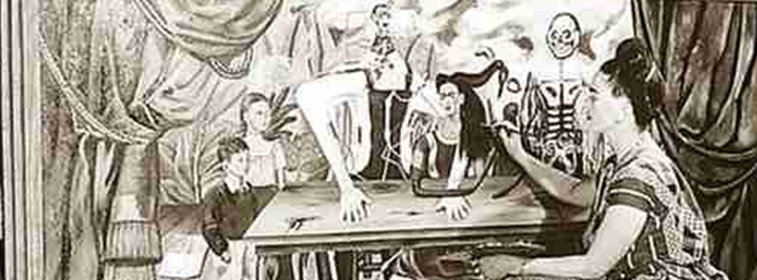 'La mesa herida', de Frida Kahlo (1907-1954), se exhibió por primera vez en México en 1940. El cuadro, que mide 1.2 metros de alto por 2.4 metros de ancho, es un autorretrato en el que la artista aparece en el centro de una mesa salpicada de sangre. Foto cortesía de The Billion Art.