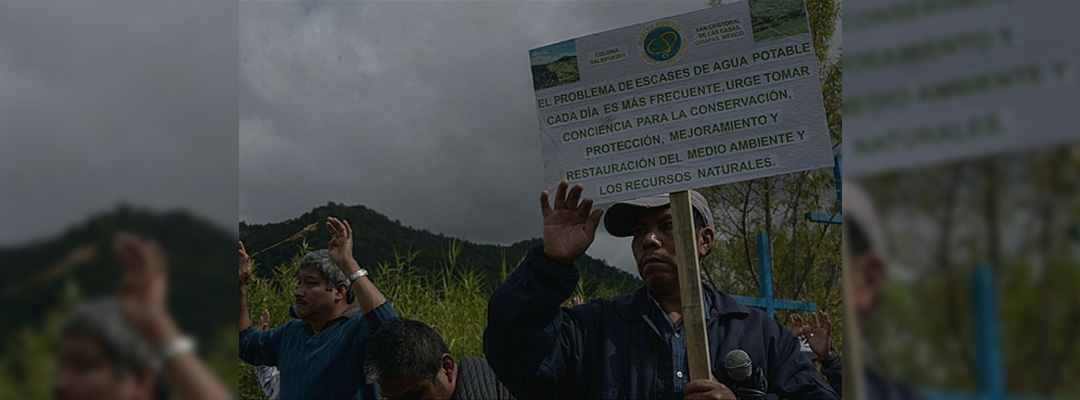 Defensores del ambiente piden revocar concesión de extracción de agua de la empresa Coca Cola en San Cristóbal de las Casas. Foto Cuartoscuro/Archivo
