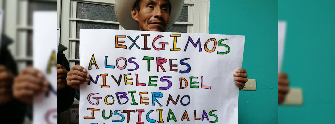 Las familias desplazadas de Chiapas piden apoyo a las autoridades. Foto Centro de Derechos Indígenas.