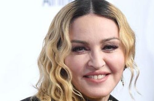 La cantante Madonna apoyó la idea de que una vacuna contra el Covid-19 se ha mantenido oculta. Foto Afp