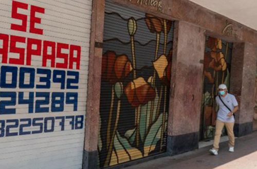 Comercios cerrados en el Centro Histórico de la Ciudad de México, en imagen del 25 de julio de 2020. Foto Pablo Ramos