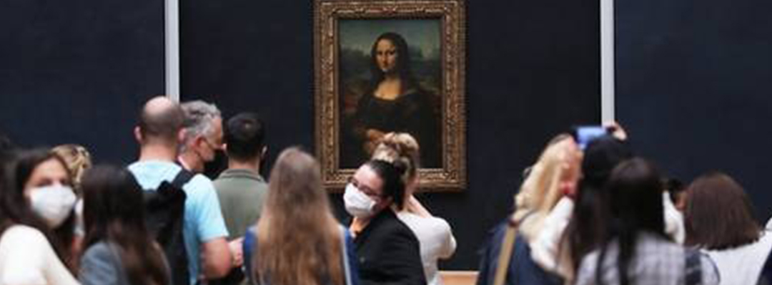 El museo parisino prevé recibir a 7 mil personas al día frente a las 30 mil que visitaban el recinto antes de la contingencia sanitaria. El descenso de espectadores será aprovechado por quienes no habían podido ver 'La Mona Lisa' debido a la afluencia masiva. Foto Xinhua