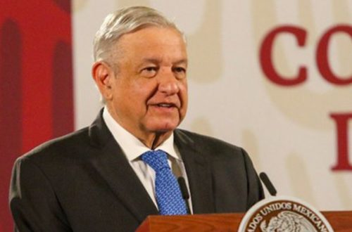 El presidente Andrés Manuel López Obrador hoy durante su conferencia de prensa matutina en Palacio Nacional. Foto Cuartoscuro