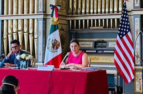 La embajadora de México en EU, Martha Bárcena, ofreció una conferencia en la que abordó el resultado de la visita a Washington del presidente López Obrador. Foto difundida en el Twitter de @EmbamexEUA