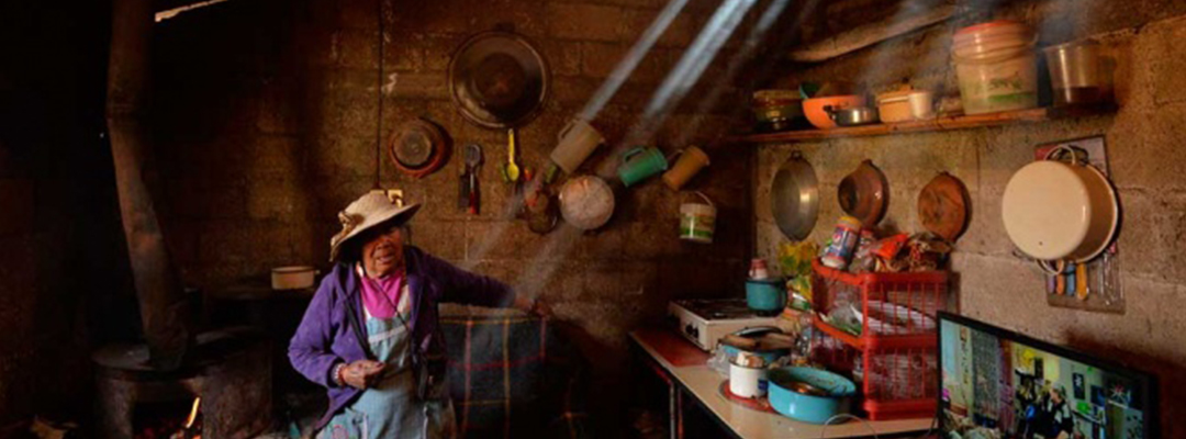 Alrededor de 25 millones de mexicanos que están expuestos al humo de leña en comunidades rurales, son altamente vulnerables al Covid-19. Foto: Cuartoscuro