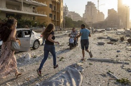 Hasta el momento más de 70 personas ha muerto a causa de la explosión en un almacén de Beirut. Foto Ap