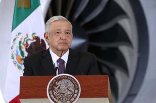 El presidente Andrés Manuel López Obrador durante una conferencia en el aeropuerto capitalino. Foto Luis Castillo / Archivo