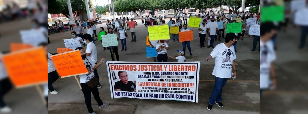 En Chiapas se han realizado varias manifestaciones para exigir la liberación del médico Gerardo Vicente Grajales Yuca. Foto La Jornada