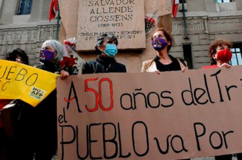Partidarios de la izquierda se reunieron para conmemorar medio siglo del triunfo socialista en Chile por medio del voto. Foto Afp