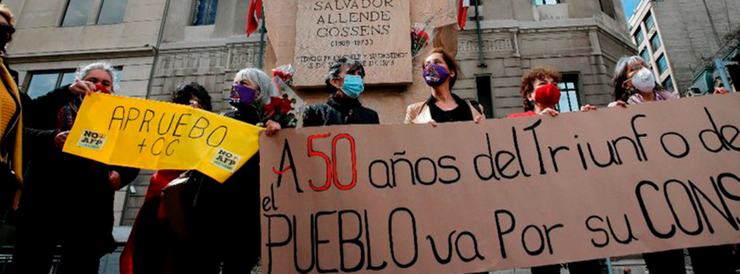 Partidarios de la izquierda se reunieron para conmemorar medio siglo del triunfo socialista en Chile por medio del voto. Foto Afp