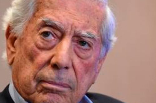 Mario Vargas Llosa dio una charla sobre su libro ‘Medio siglo con Borges’ en el “Hay Festival Digital Querétaro 2020”. Foto Afp / Archivo